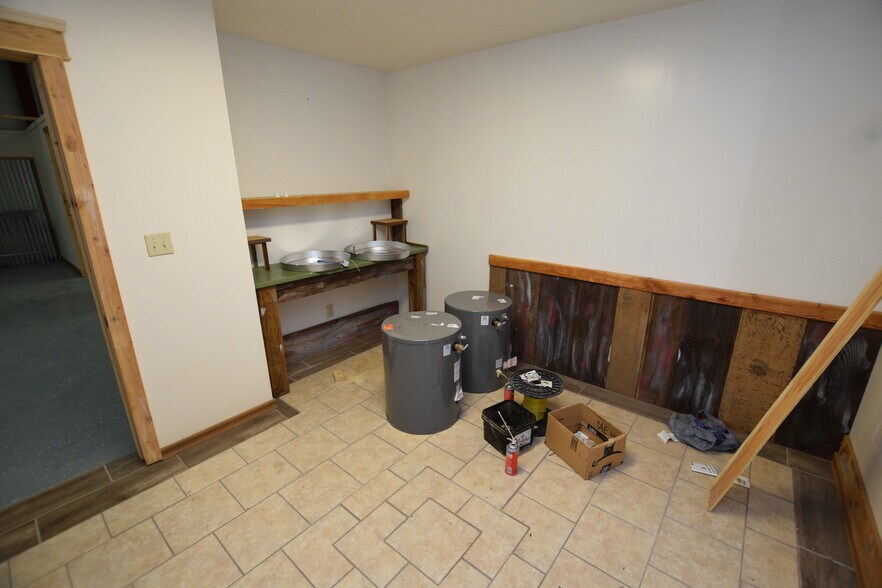 More Photos Of 2175 W Choctaw St, Tahlequah Light Distribution For Sale