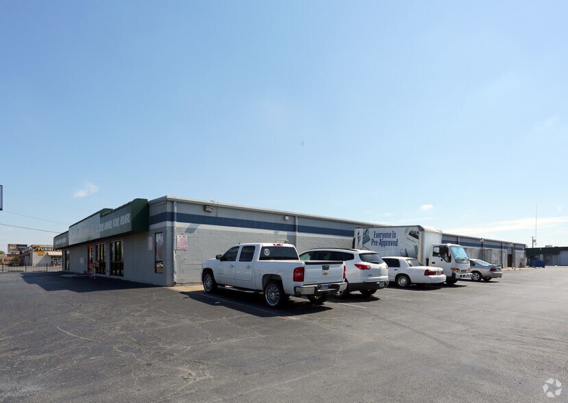 More Photos Of 3427-3433 W Kingsley Rd, Garland Unknown For Lease