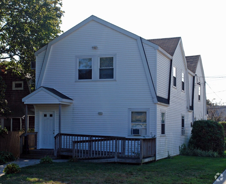 More Photos Of 165 N Ocean Ave, Patchogue Medical For Sale