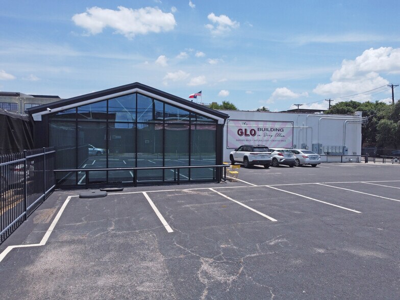 More Photos Of 3710-3712 Commerce St, Dallas Storefront Retail Office For Sale