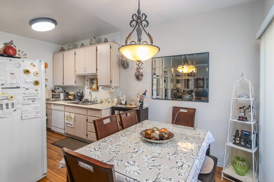 More Photos Of 8523 Etiwanda Ave, Northridge Apartments For Sale