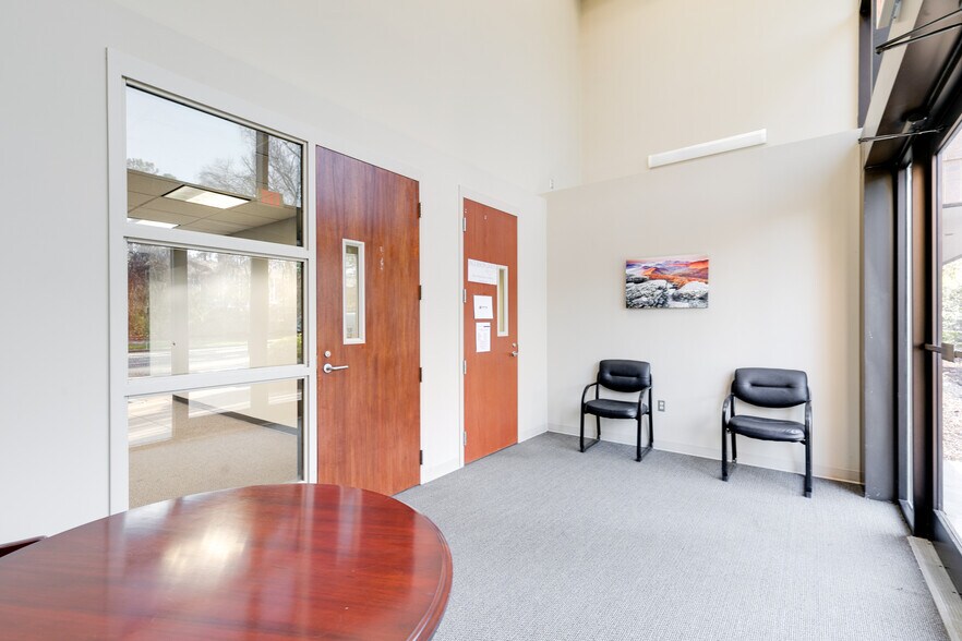 More Photos Of 8917 Fargo Rd, Richmond Office For Lease