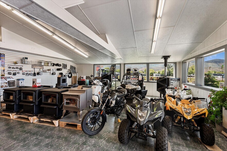 More Photos Of 5 Demick Ln, Salmon Auto Repair For Sale
