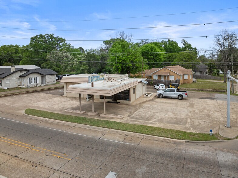 More Photos Of 1202 N Jefferson Ave, Mount Pleasant Specialty For Sale