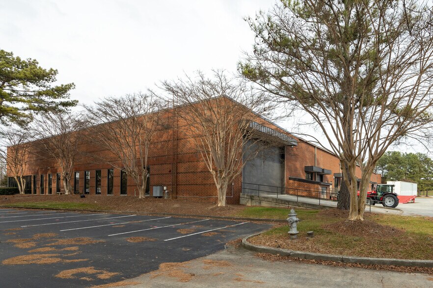 More Photos Of 4570 River Green Pky, Duluth Light Distribution For Lease