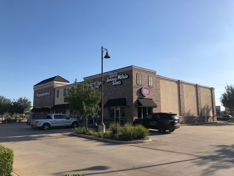 More Photos Of 520 Highway 6, Sugar Land Storefront For Lease