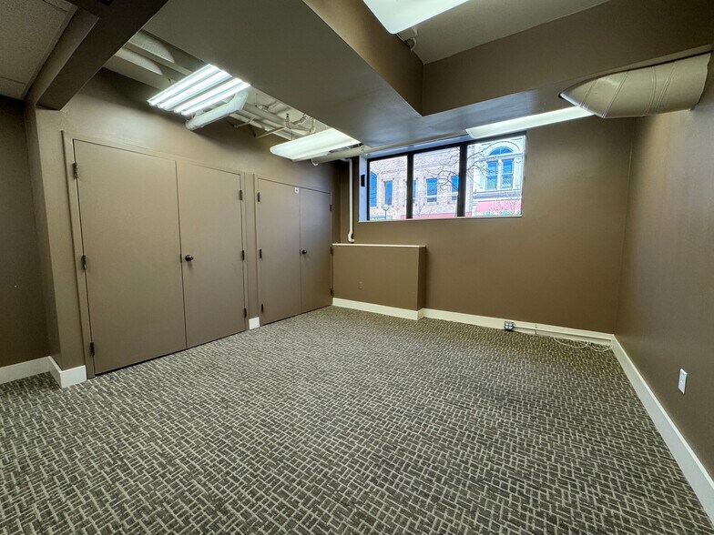 More Photos Of 206 S 5th Ave, Ann Arbor Office For Lease