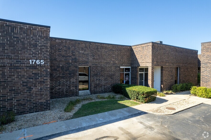 More Photos Of 1765-1795 Cortland Ct, Addison Flex For Lease