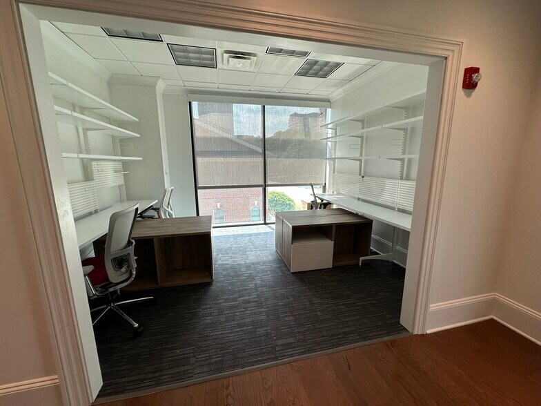 More Photos Of 3621 Vinings Slope SE, Atlanta Loft Creative Space For Sale