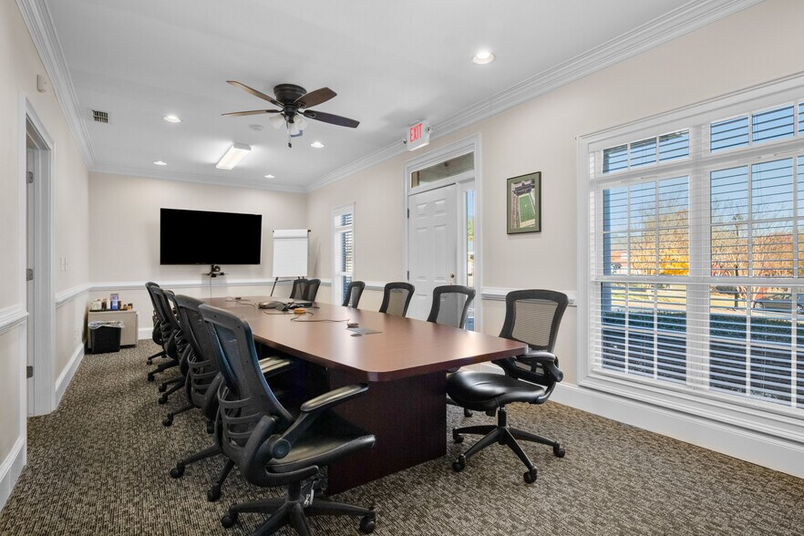 More Photos Of 110 Evans Mill Dr, Dallas Business Park For Sale