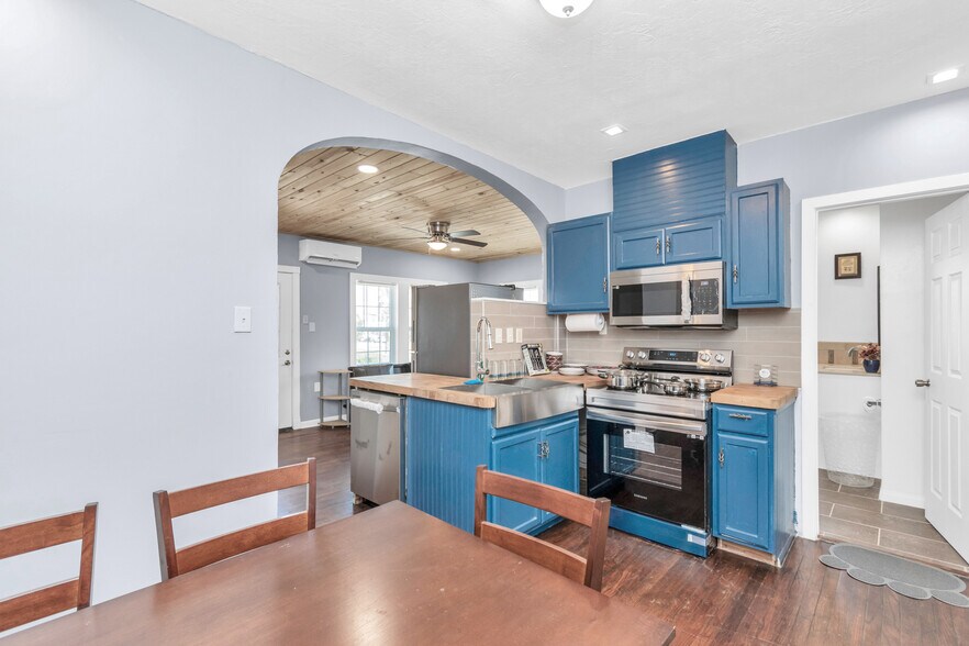 More Photos Of 915 8th St, Galveston Apartments For Sale