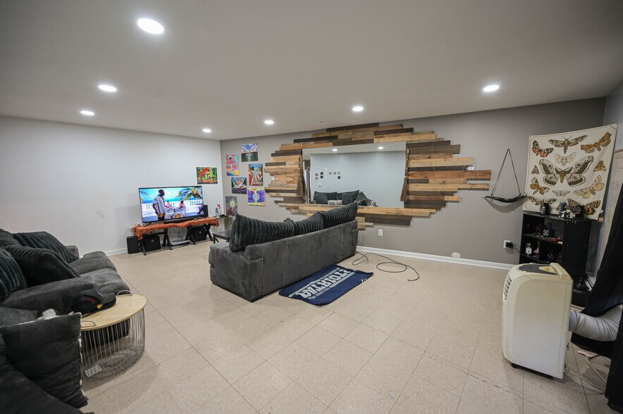 More Photos Of 704 Utica St, Oriskany Specialty For Sale