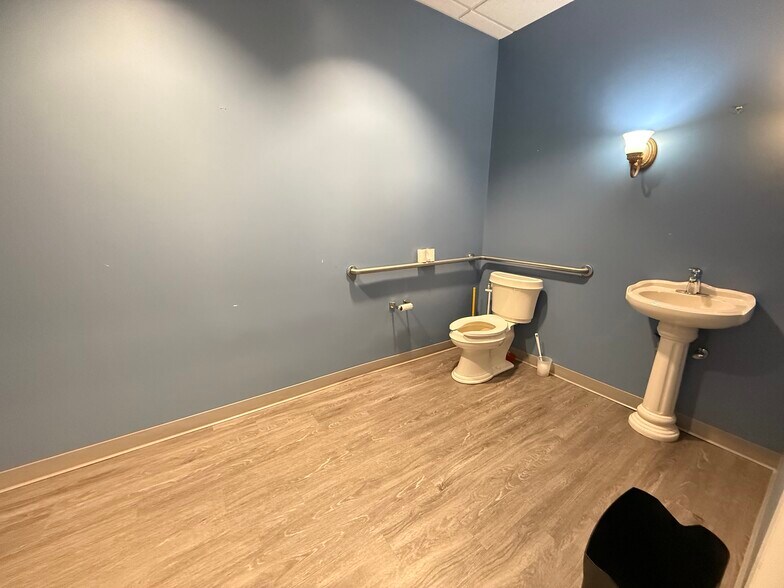 More Photos Of 12200 Tech Rd, Silver Spring Medical For Lease