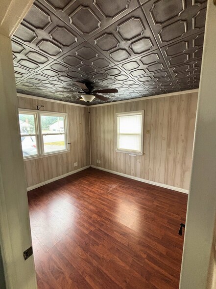 More Photos Of 2019 Highmarket St, Georgetown Light Manufacturing For Sale