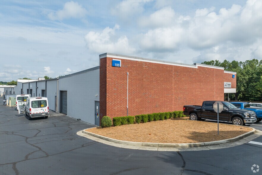 More Photos Of 200-240 Cobb Pky N, Marietta Unknown For Lease