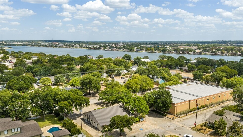 More Photos Of 310 W Bluff St, Granbury Office For Sale