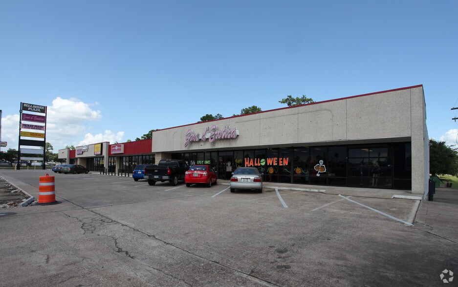 More Photos Of 813-823 N I-45, Conroe Unknown For Lease