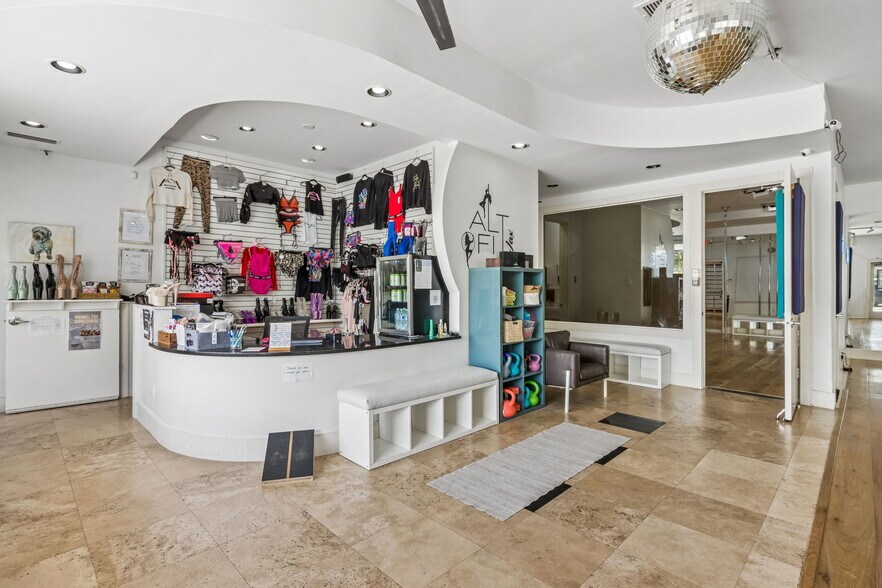 More Photos Of 1401 Penman Rd, Jacksonville Beach Loft Creative Space For Sale