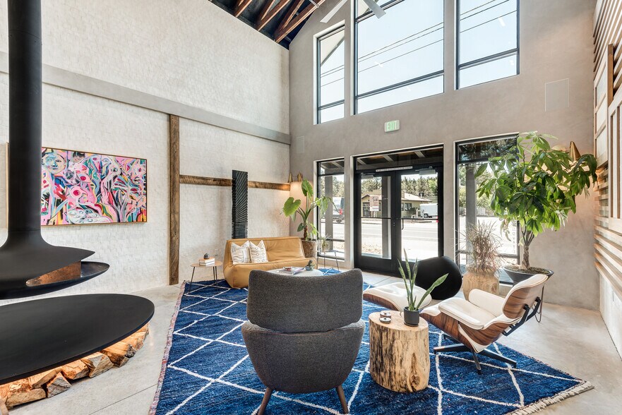 More Photos Of 64678 Cook Ave, Bend General Retail For Sale