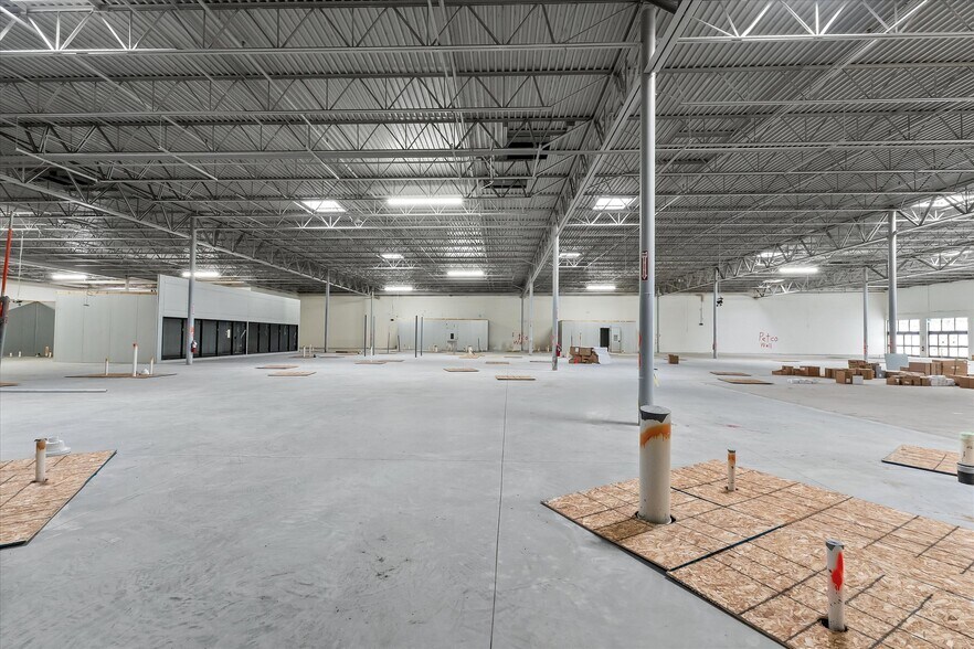 More Photos Of 2651 S Rochester Rd, Rochester Hills General Retail For Lease