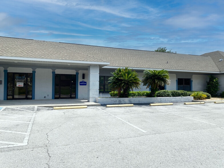 Primary Photo Of 918 Rolling Acres Rd, Lady Lake Medical For Lease