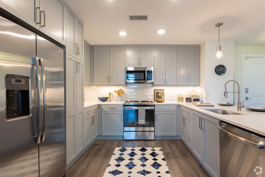 More Photos Of 880 W Peachtree St NW, Atlanta Apartments For Lease