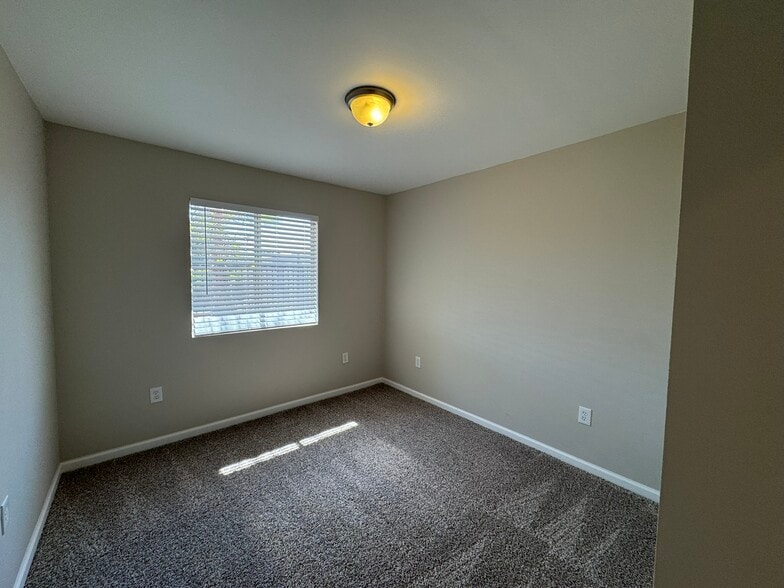 More Photos Of 2423 W Campbell Ave, Phoenix Warehouse For Sale