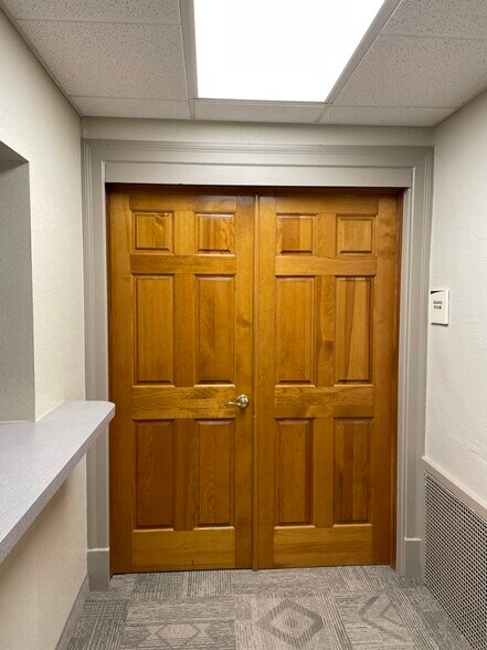 More Photos Of 621 W Oliver St, Owosso Medical For Lease