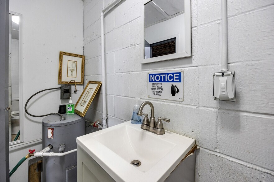 More Photos Of 301 N 4th St, Vineland Warehouse For Lease