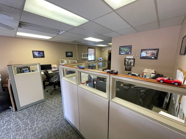 More Photos Of 2504 Grand Ave, Baldwin Office For Sale