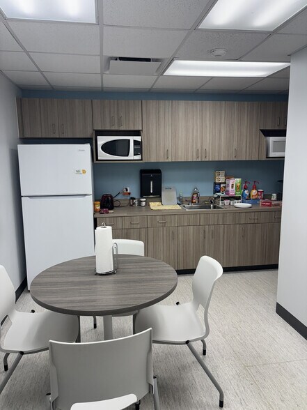 More Photos Of 602-606 4th Ave W, Palmetto Medical For Sale