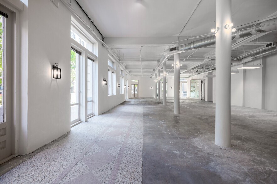 More Photos Of 917 Franklin St, Houston Office For Lease