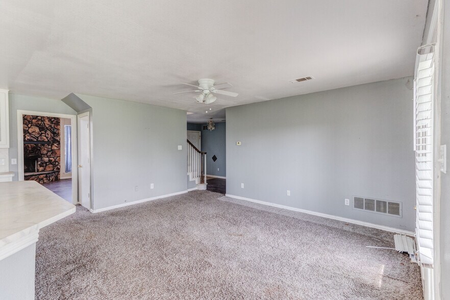 More Photos Of 8409 Chiesa Rd, Rowlett General Retail For Sale