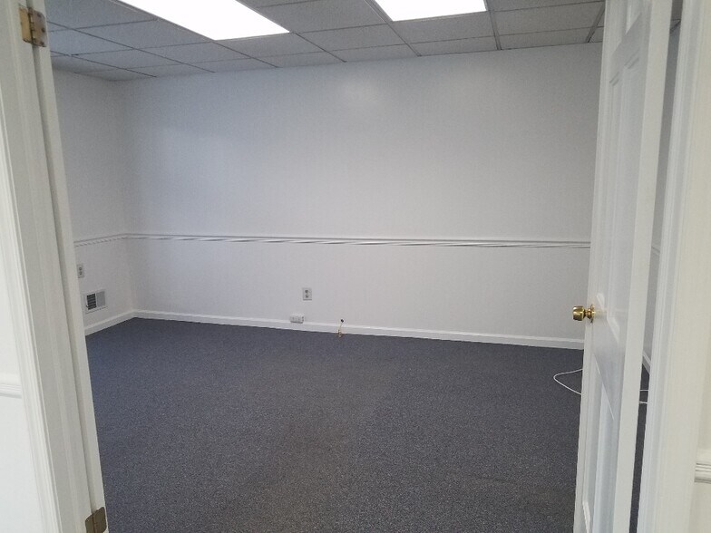 More Photos Of 375 N Main St, Williamstown Medical For Lease