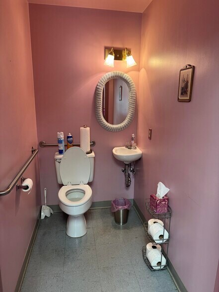 More Photos Of 100 N Buckmarsh St, Berryville Office For Lease