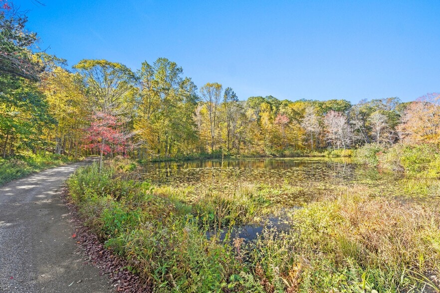 More Photos Of 497 Winthrop Rd, Deep River Restaurant For Sale