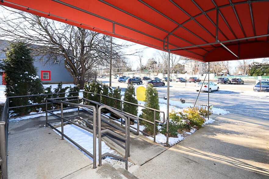 More Photos Of 40 Railroad Ave, Glen Head Flex For Lease