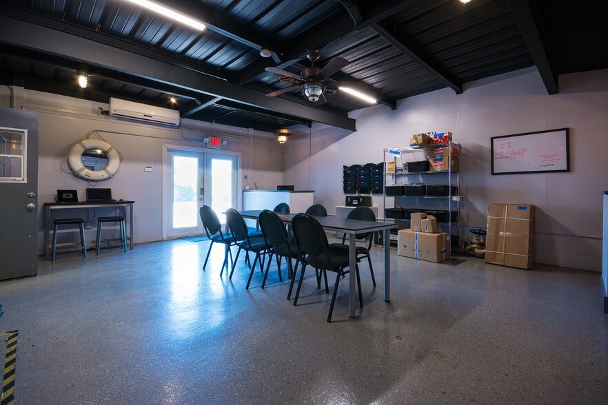 More Photos Of 2600 SW 3rd Ave, Fort Lauderdale Light Distribution For Sale