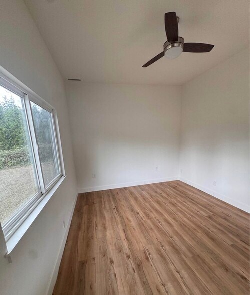 More Photos Of 85188 Highway 101, Florence Light Manufacturing For Lease