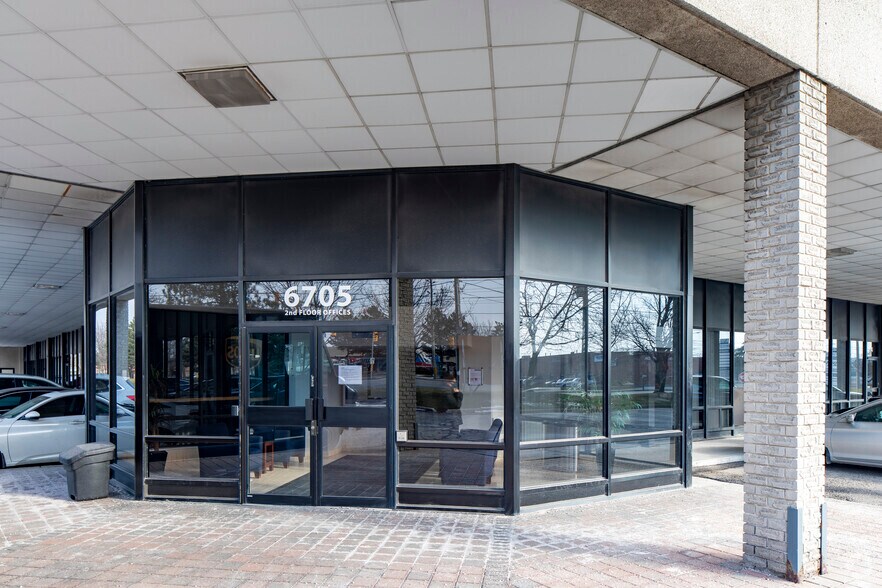 More Photos Of 6705 Tomken Rd, Mississauga Light Distribution For Lease