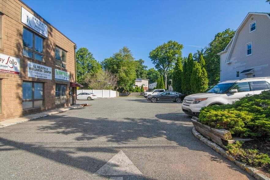 More Photos Of 383 Northfield Rd, West Orange Medical For Sale
