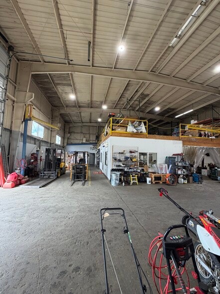 More Photos Of 7441 Old Highway 99 N, Roseburg Showroom For Sale