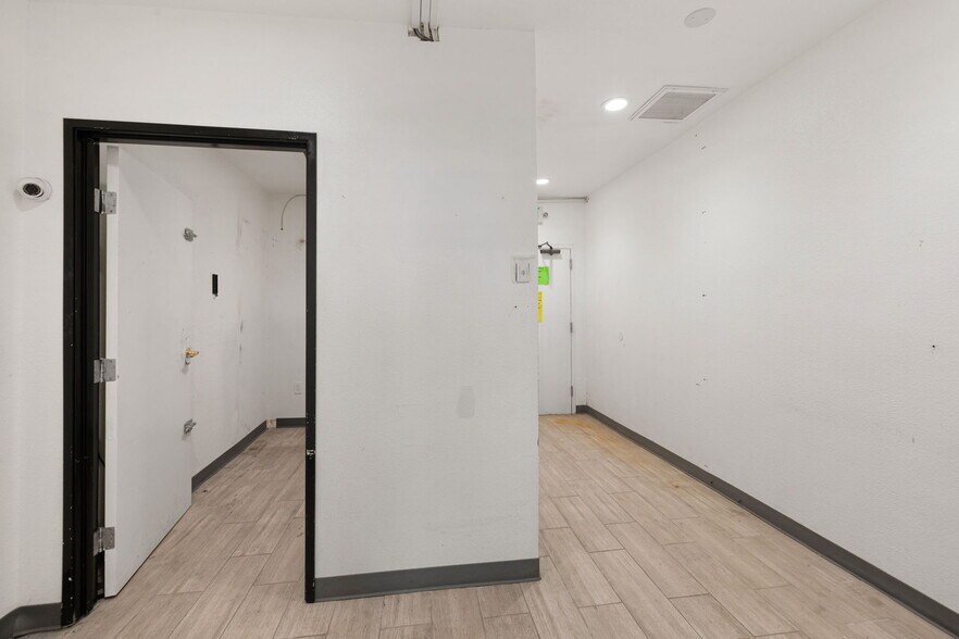 More Photos Of 1059-1063 N Palm Canyon Dr, Palm Springs Storefront For Sale