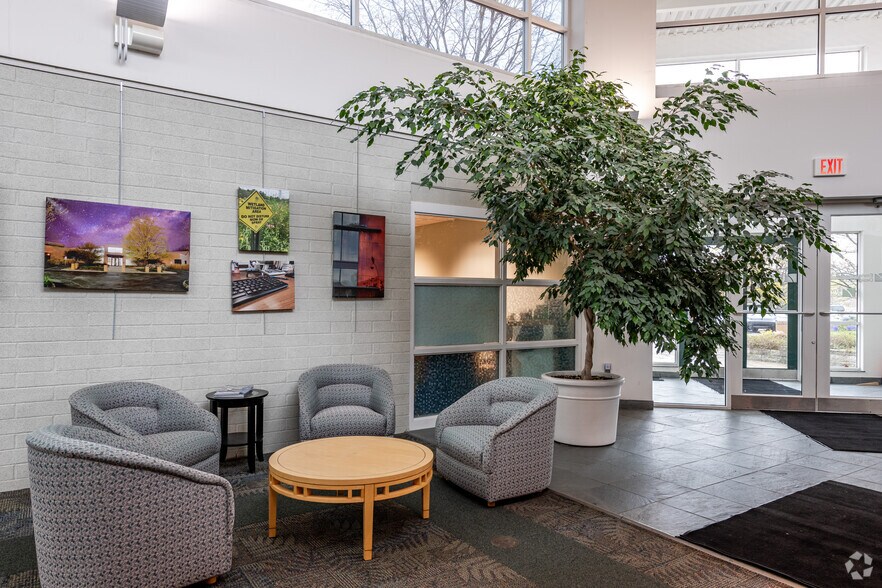 More Photos Of 450 Grant St, Akron Office For Lease