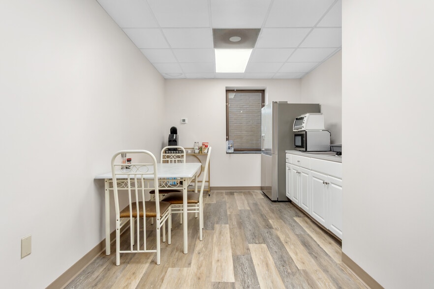 More Photos Of 1 N Market St, Frederick Storefront Retail Office For Lease