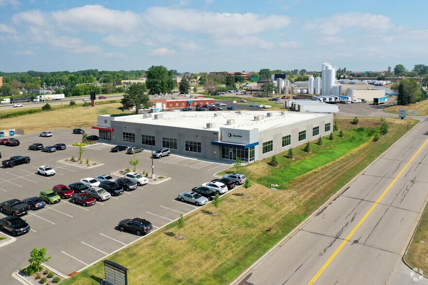 More Photos Of 2080 Wooddale Dr, Woodbury Flex For Lease