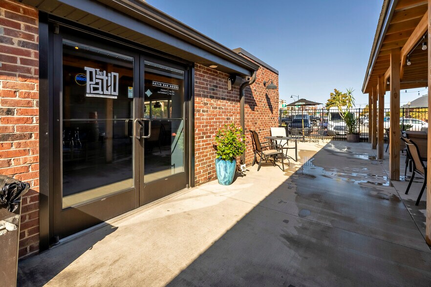 More Photos Of 101 W Monroe St, Carbondale General Retail For Sale