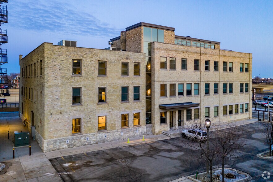 More Photos Of 1037 W McKinley Ave, Milwaukee Loft Creative Space For Lease