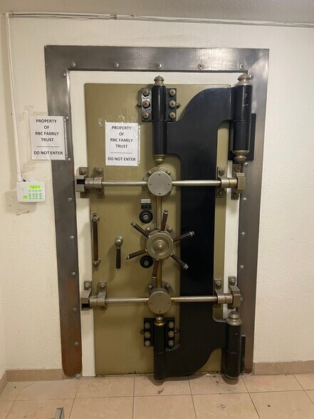 More Photos Of 3451 International Blvd, Oakland Storefront Retail Office For Sale