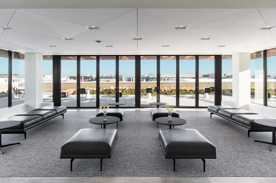 More Photos Of 575 7th St NW, Washington Office For Lease